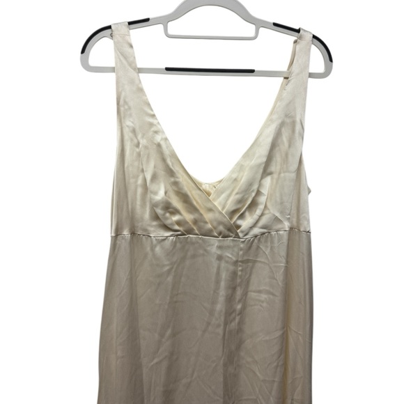 Elegant Cream Silk Neiman Marcus L Sleepwear Gown - Picture 2 of 5